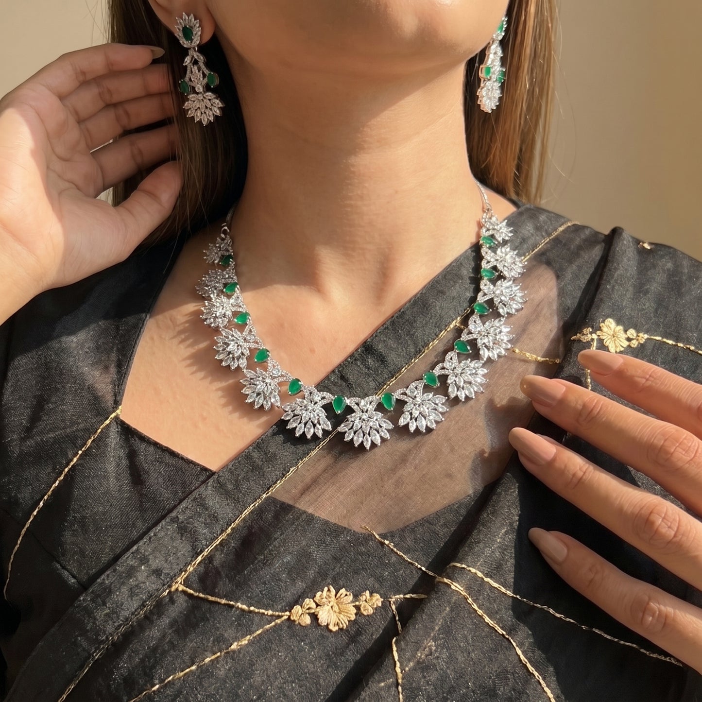 844 Platinum Mint Colour Short Necklace