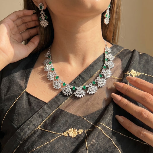 844 Platinum Mint Colour Short Necklace