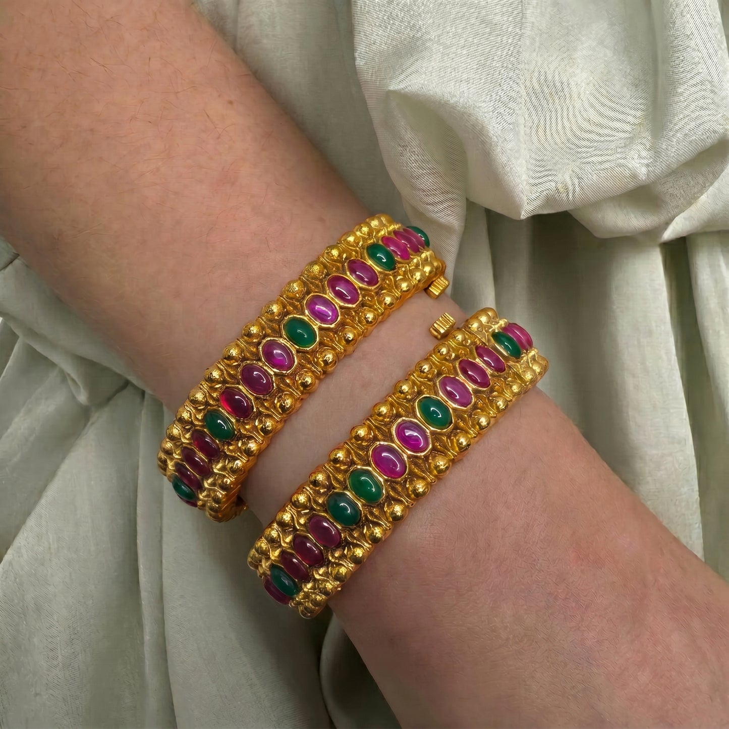 8749 Kempu Openable Multi Bangle