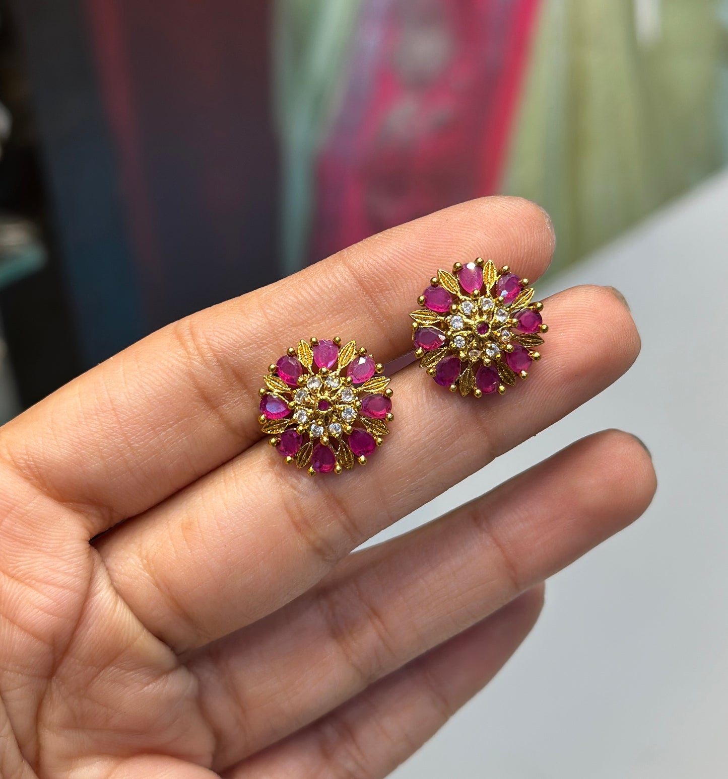38378 Gold polish studs