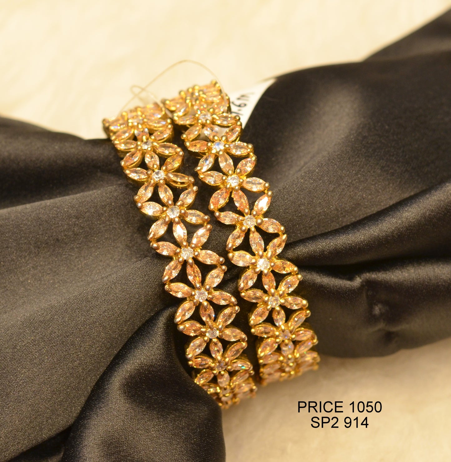 914 Gold polish star bangle