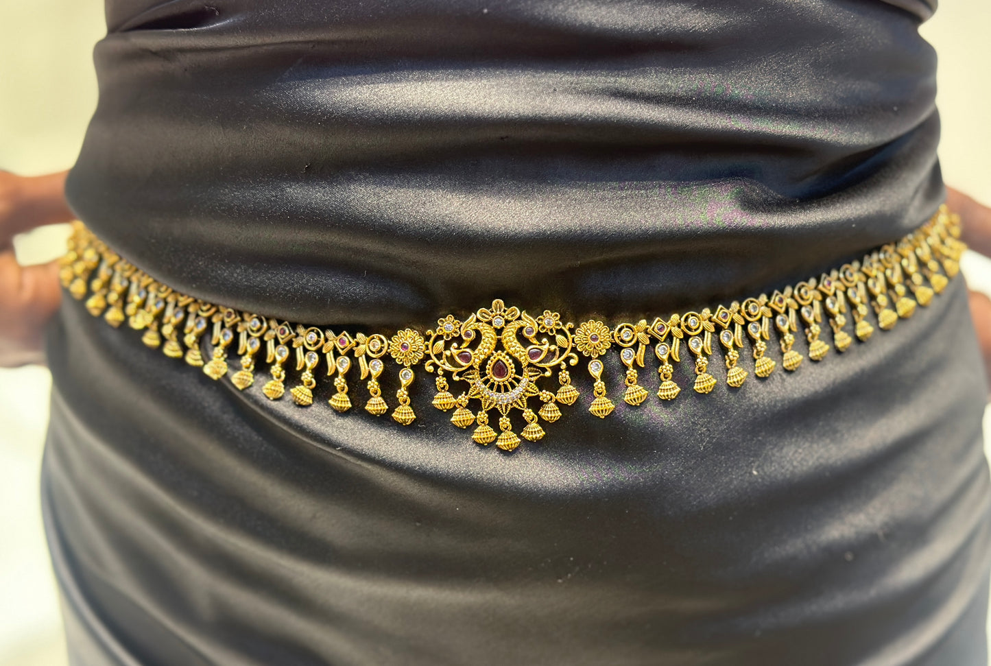 30003 Victorian finish peacock chain Vadannam