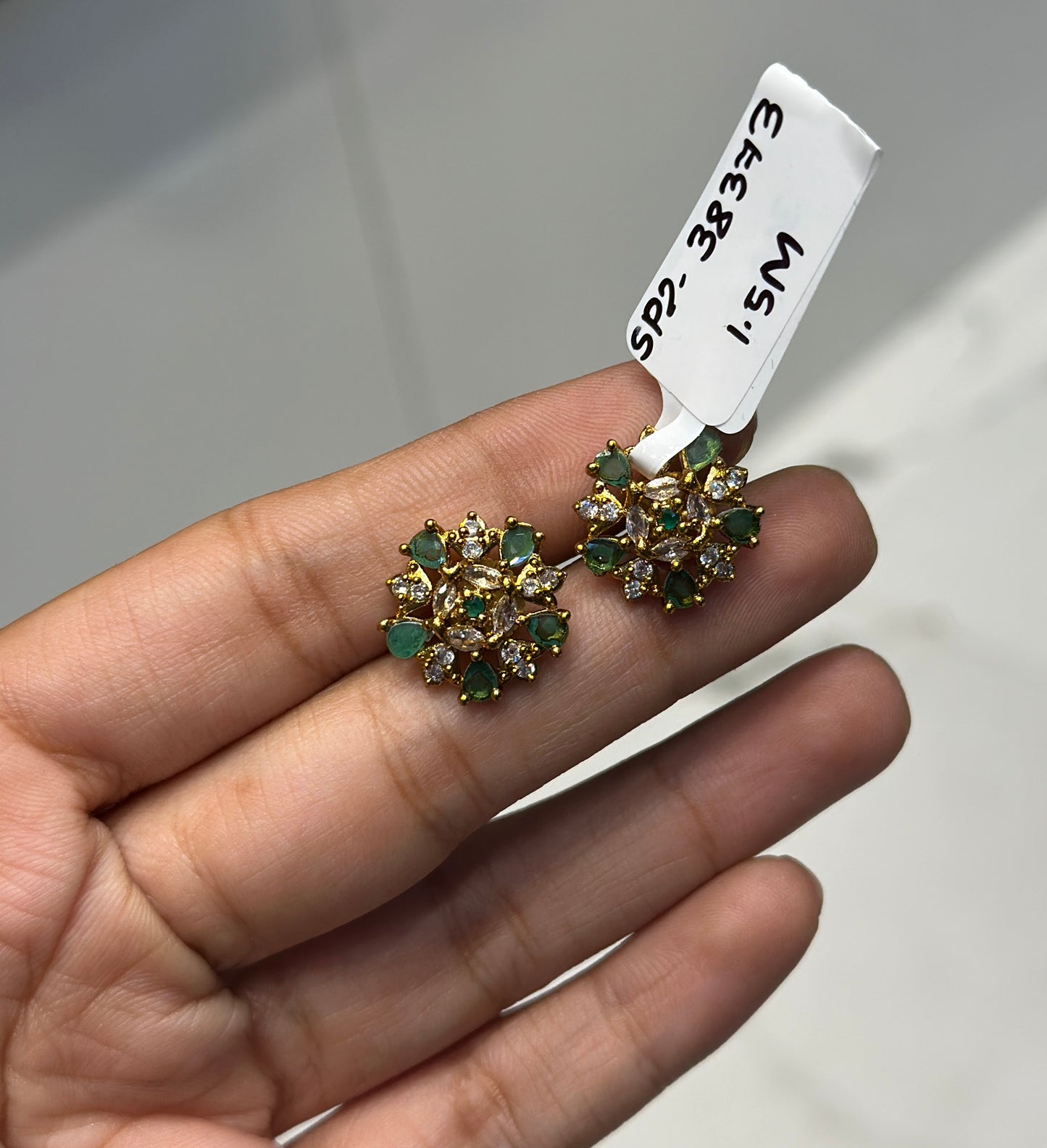 38372 Gold polish studs