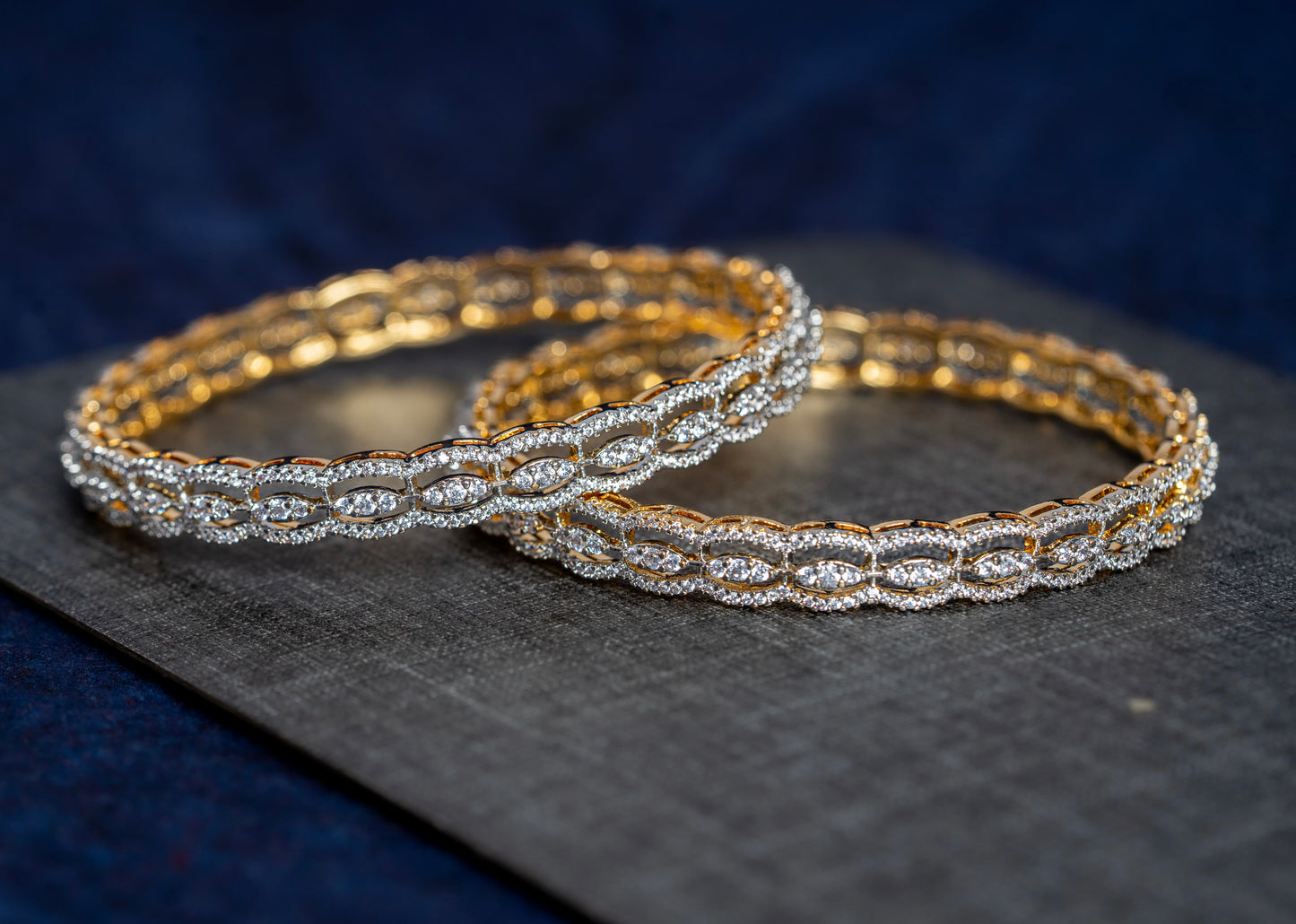 32990 Diamond look bangles