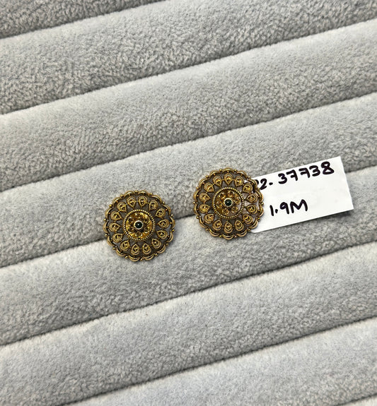 37738 Gold polish studs