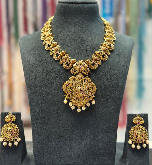 37802 Matte laxmi necklace with screwback earring