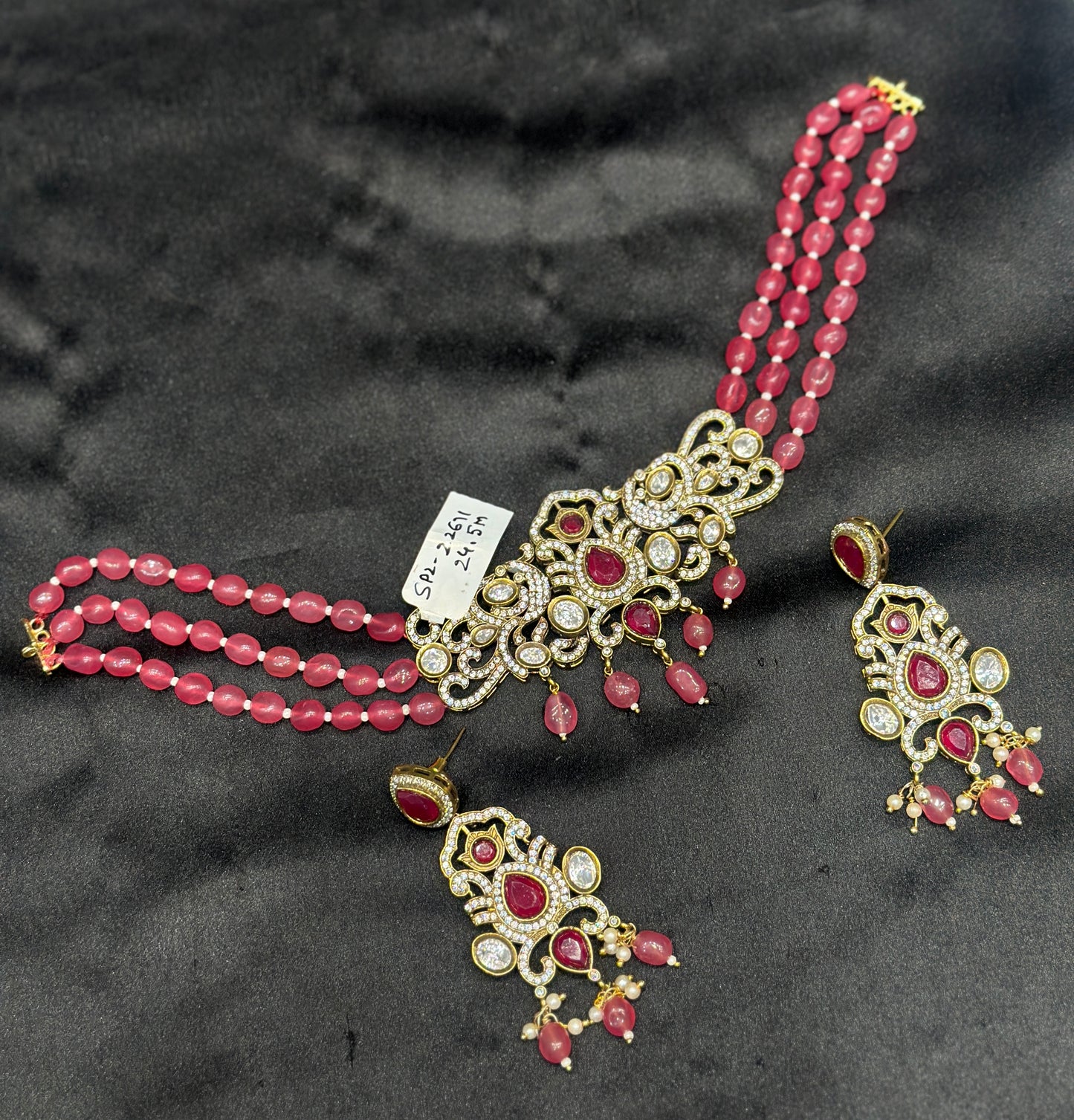 22671 Victorian pink beads choker