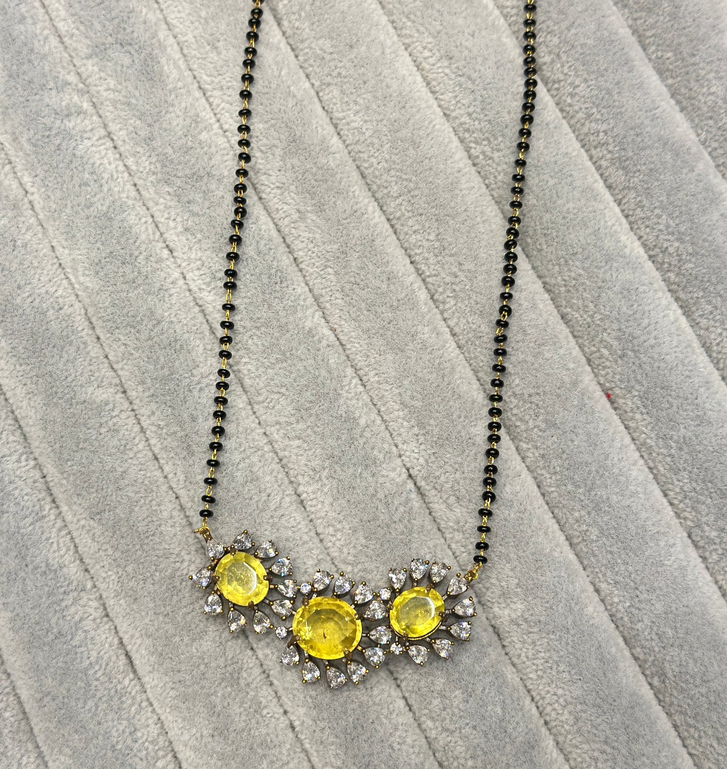 37624 yellow color blackbeads