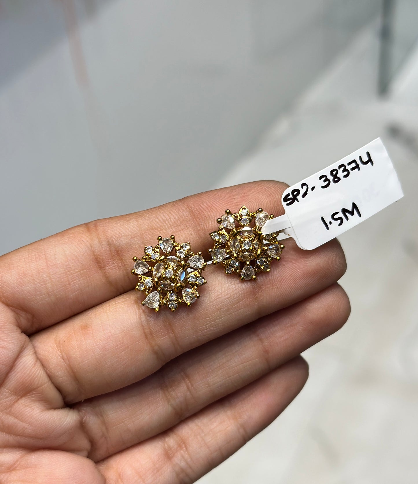 38372 Gold polish studs
