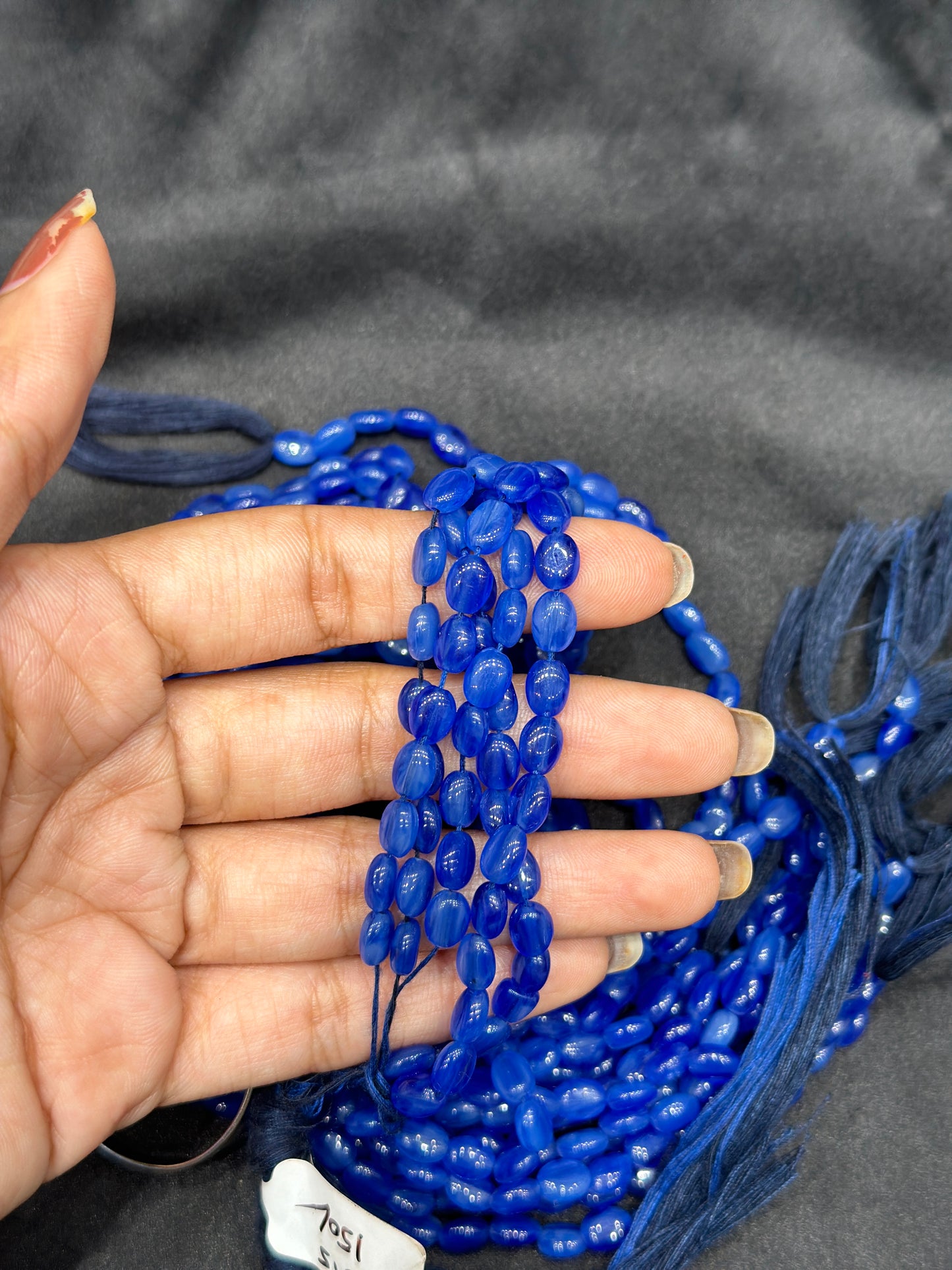 Dark blue beads per line