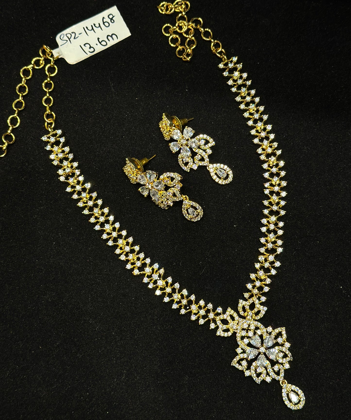 14468 Gold polish full white necklace