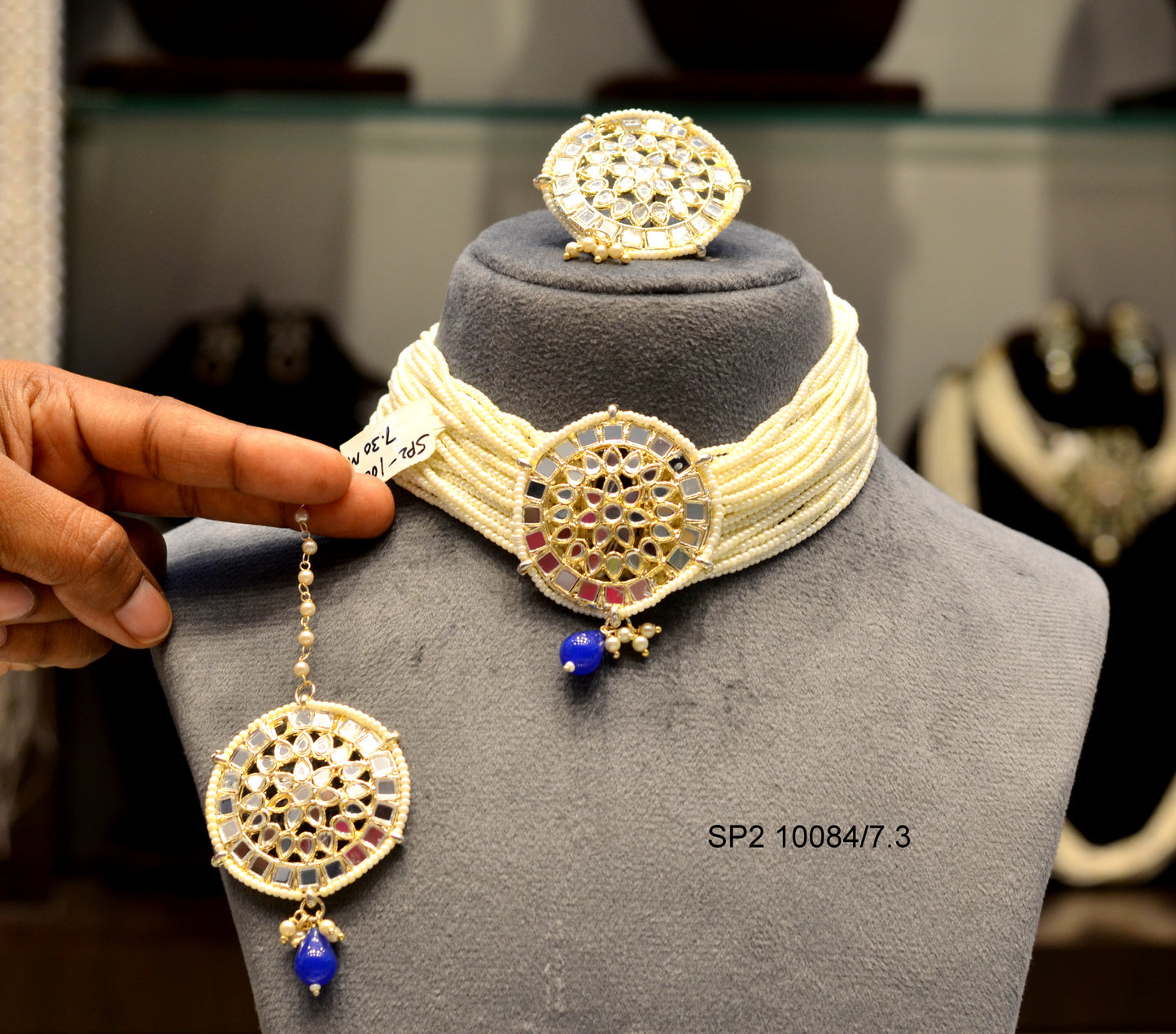 10084 White poth kundan choker