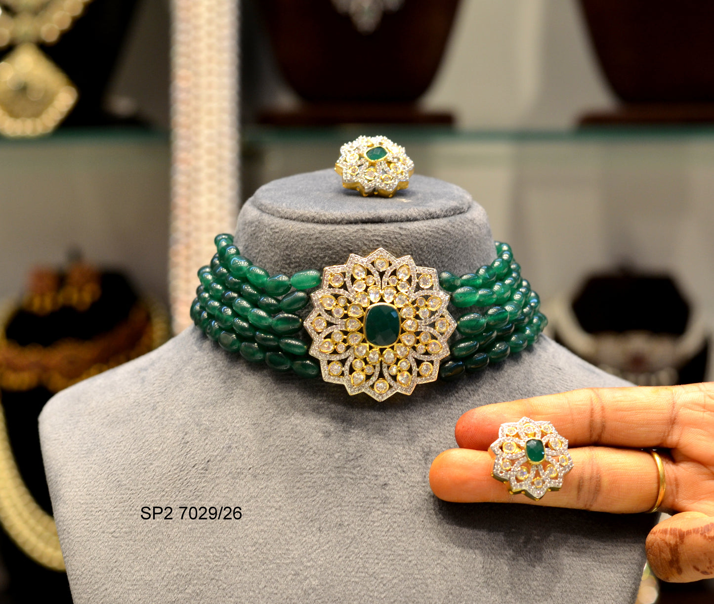 7029 5 lines green beads choker