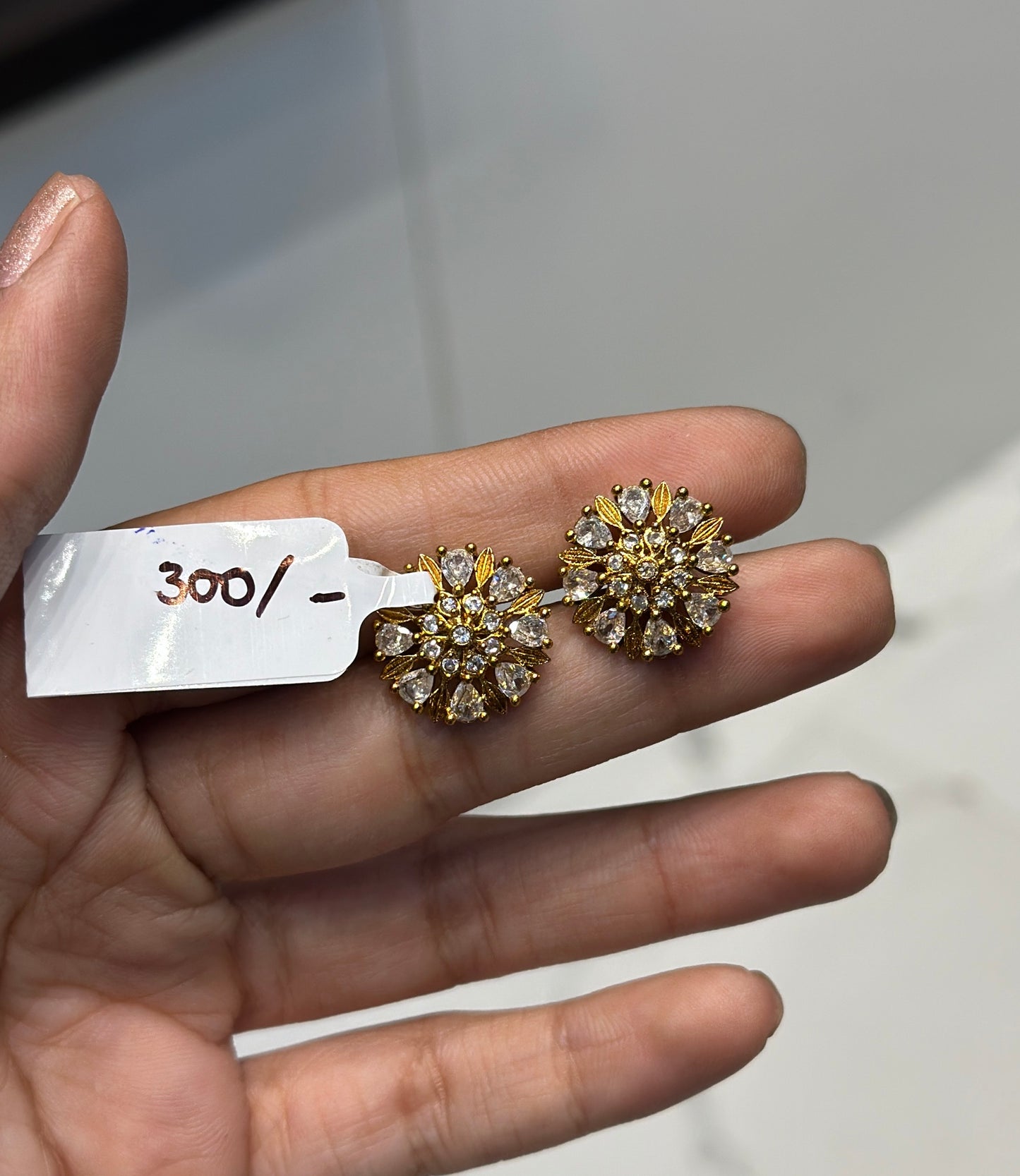 38378 Gold polish studs