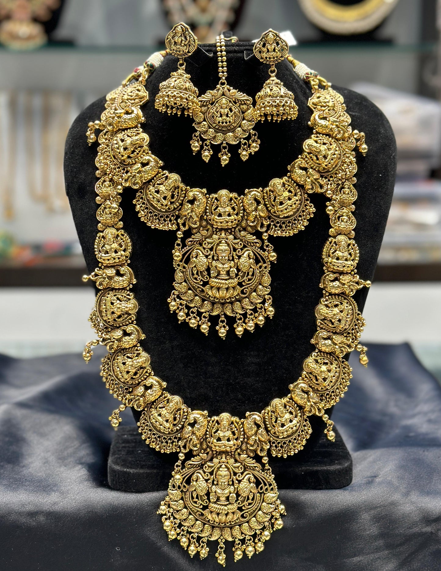 34901 Nakshi Necklace combo wtih earrings and tika