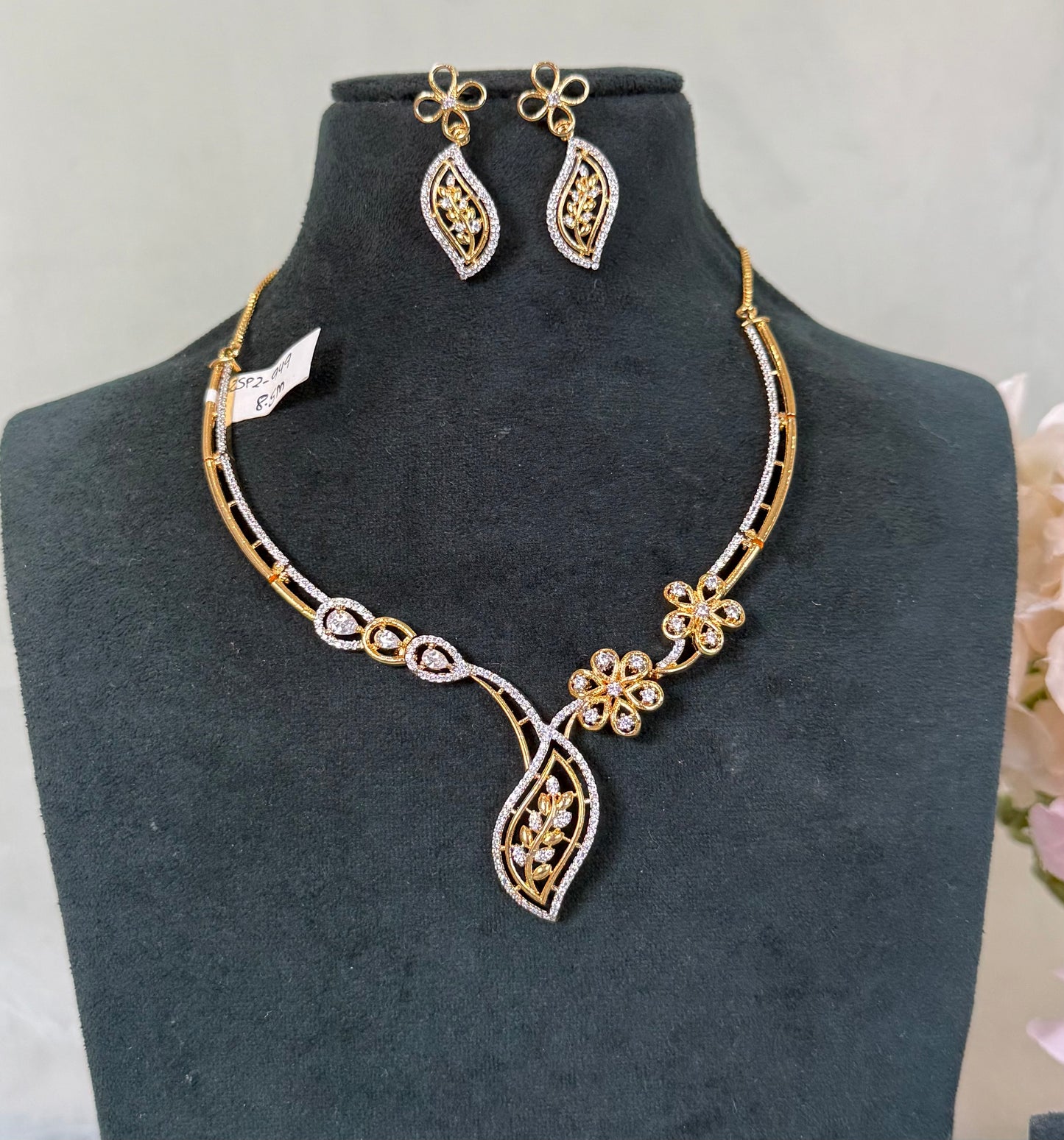 949/948 Real Diamond Look simple flower kanthe necklace