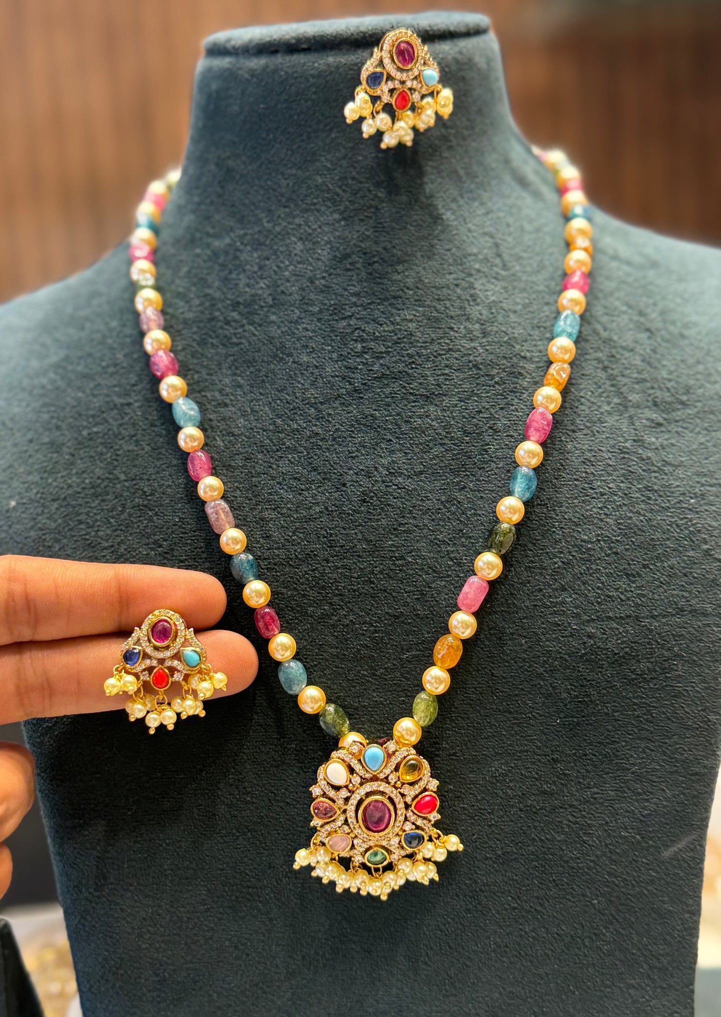 Navratn pendant set with mala