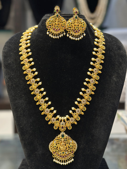 12318 Laxmi long necklace with screwback earrings