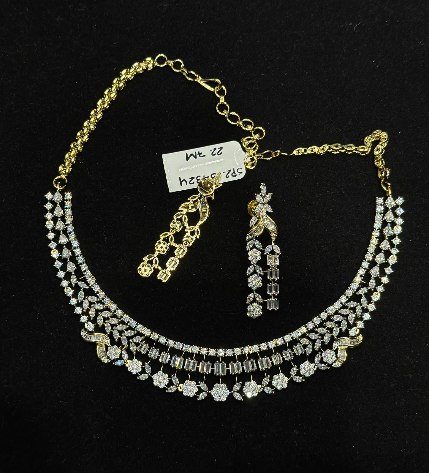 37324 Diamond look necklace