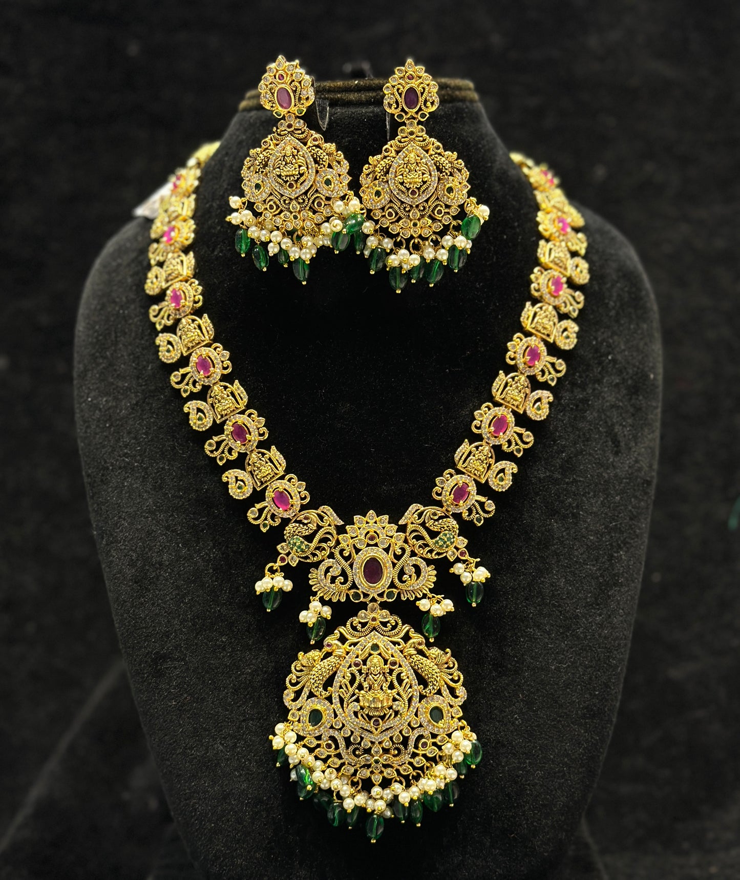 38497 matte necklace