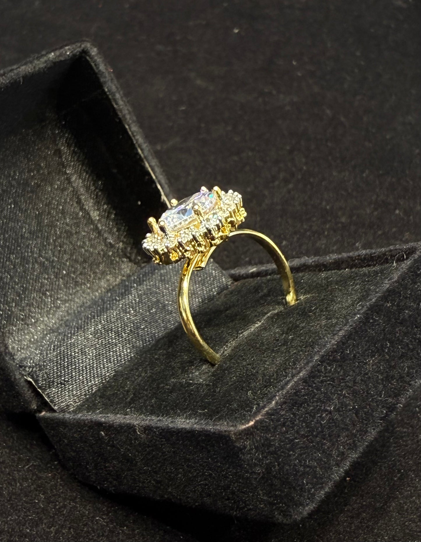 39703 Real diamond Look finger rings with full white stone