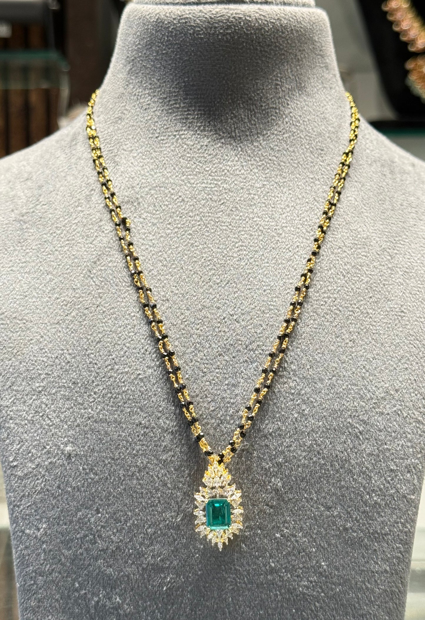 38772 Diamond Uncut locket with 2 lines crystal black beads