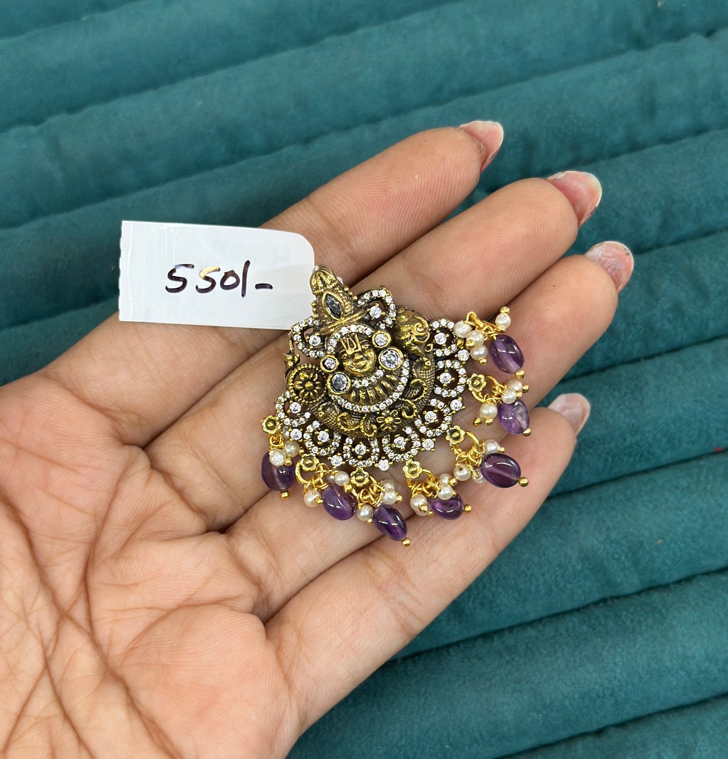 38251 Victorian locket