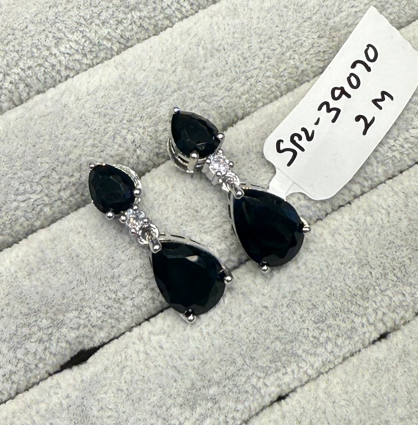 39070 platinum fancy black earrings