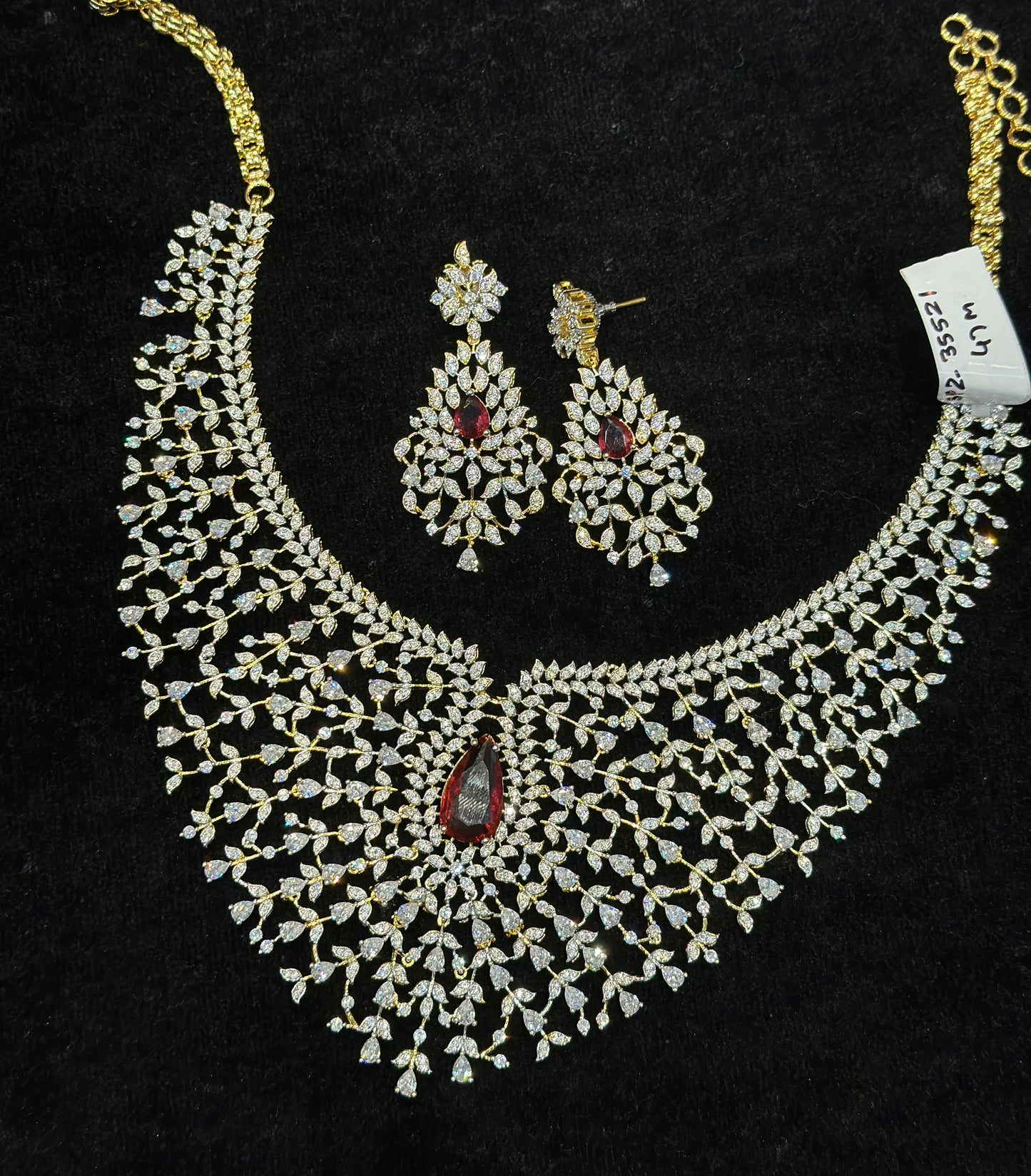 35521 Diamond look necklace