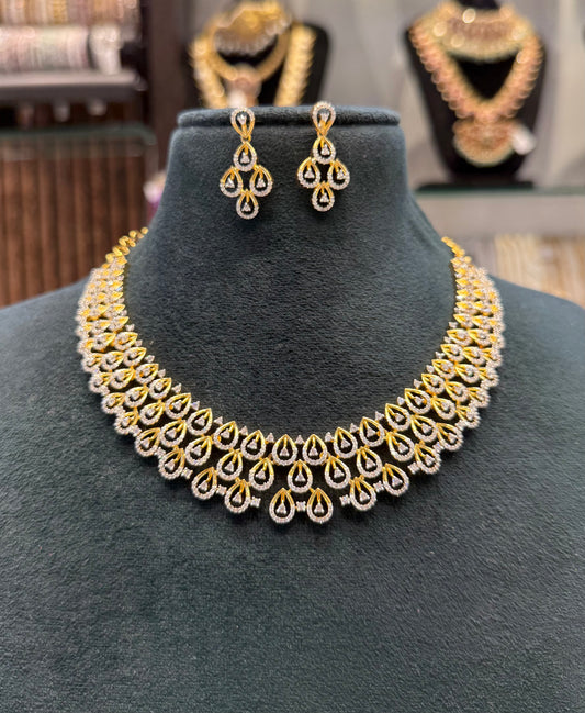 39494 Real diamond look leaf pattern necklace