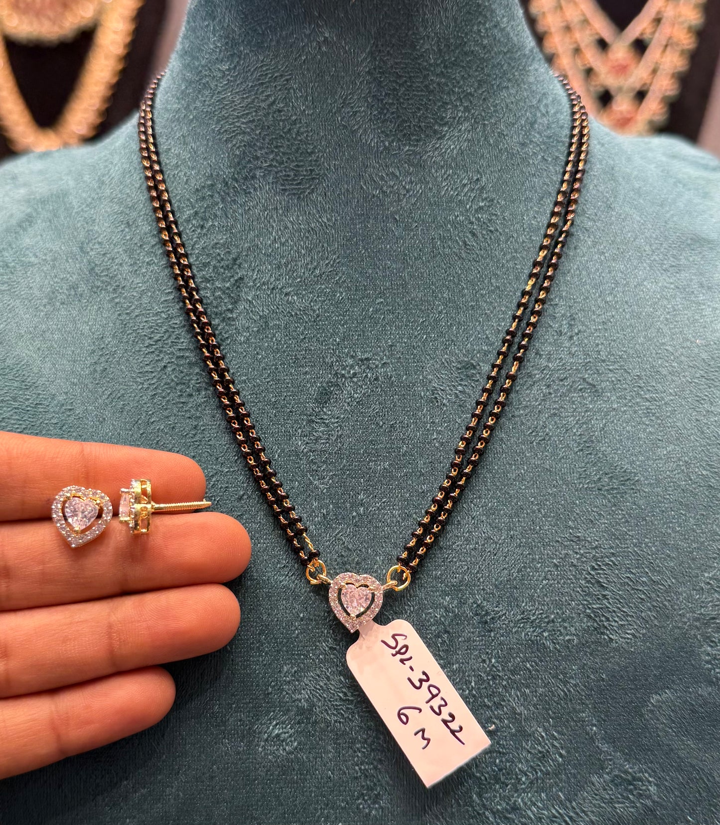 39322 heart shaped real diamond look black beads 18’’