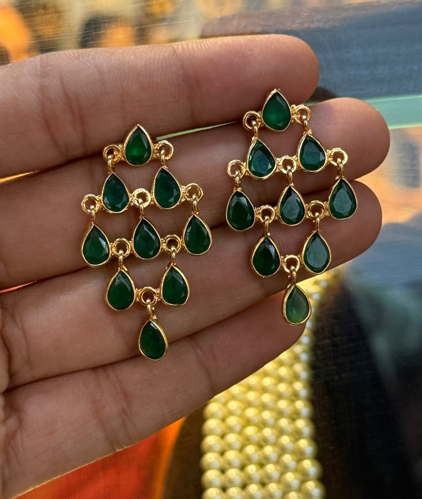 39750 Drop share fancy hangings with screwback