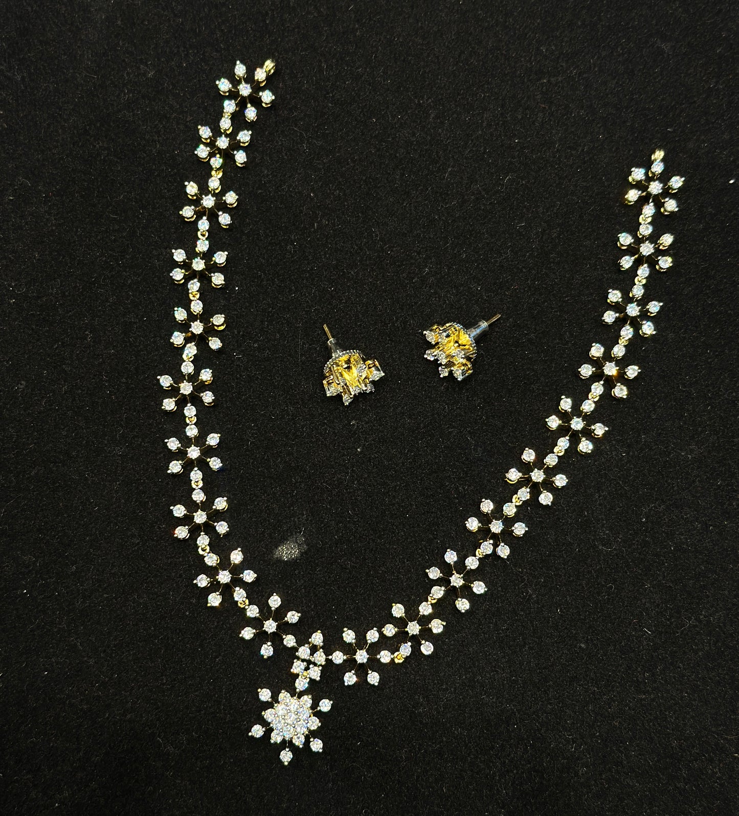 Star short necklace