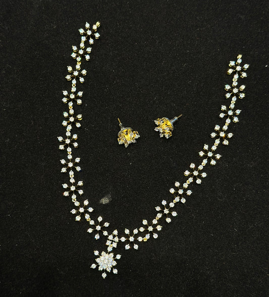 Star short necklace