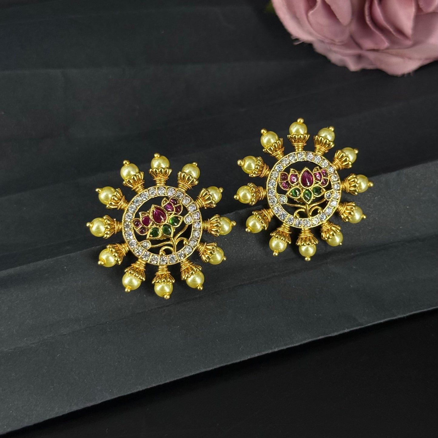 40211 Mahanati lotus studs