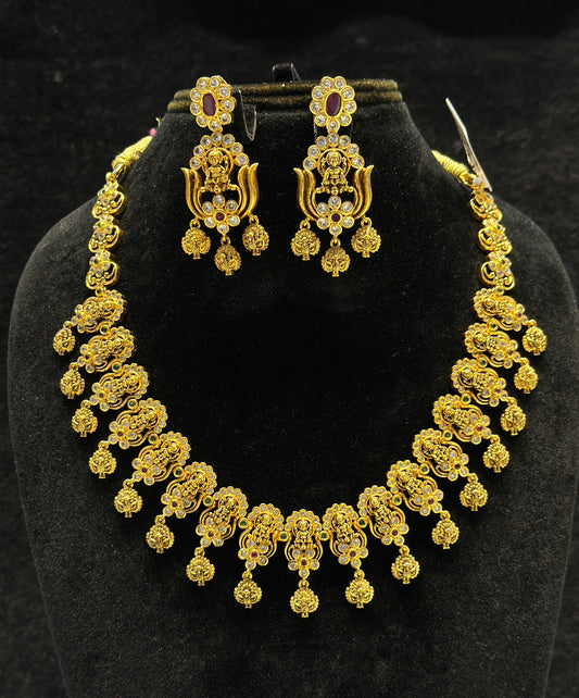 38525/38803 Matte short necklace