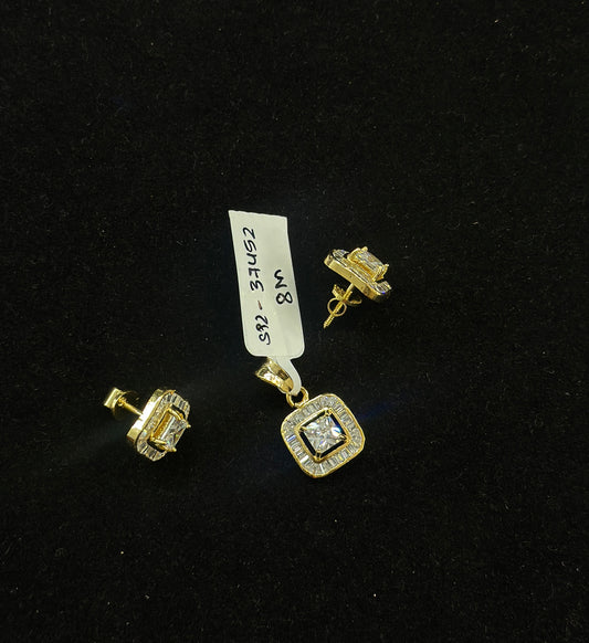 37452 Pendant set with screwback