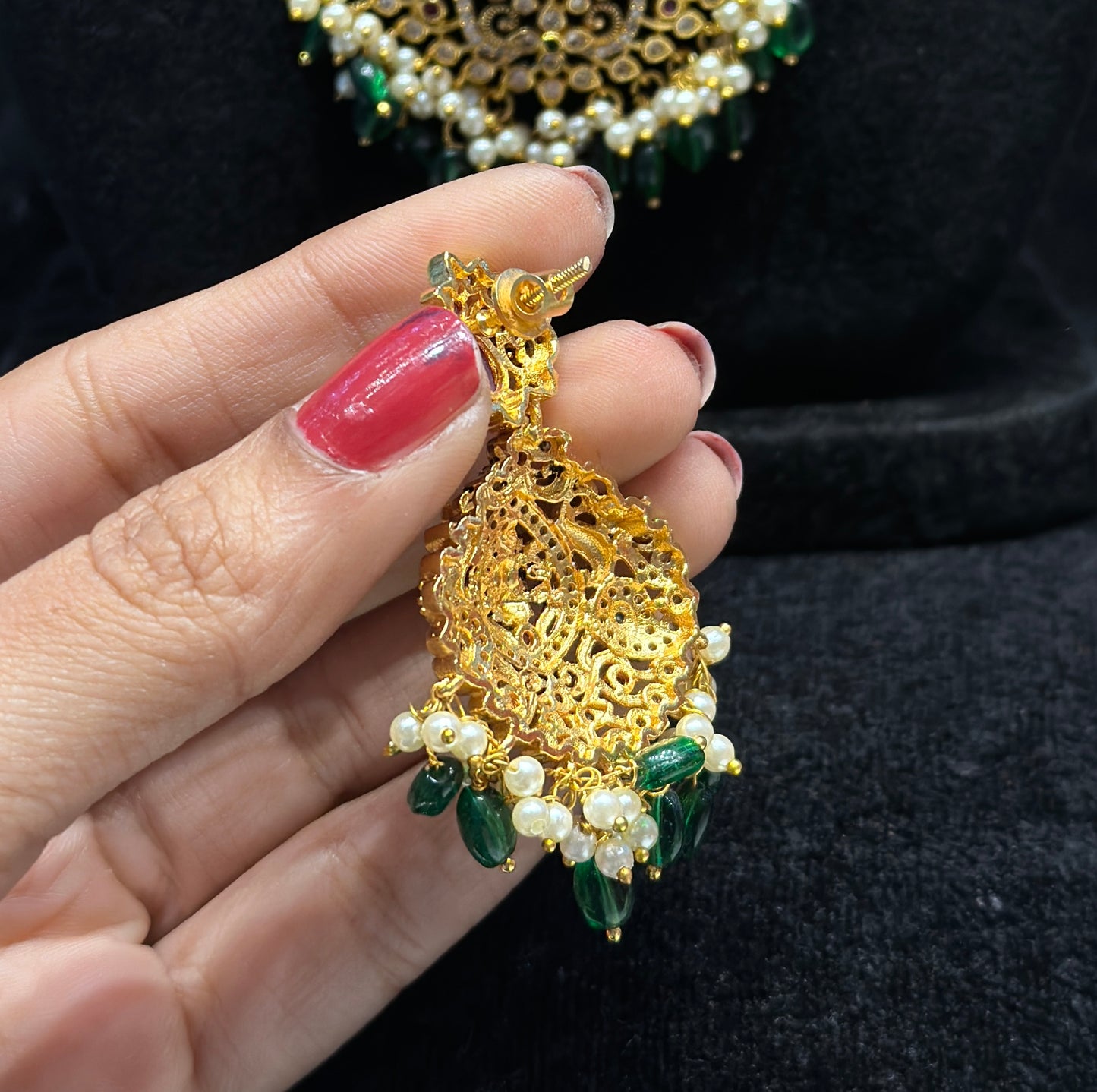 38497 matte necklace