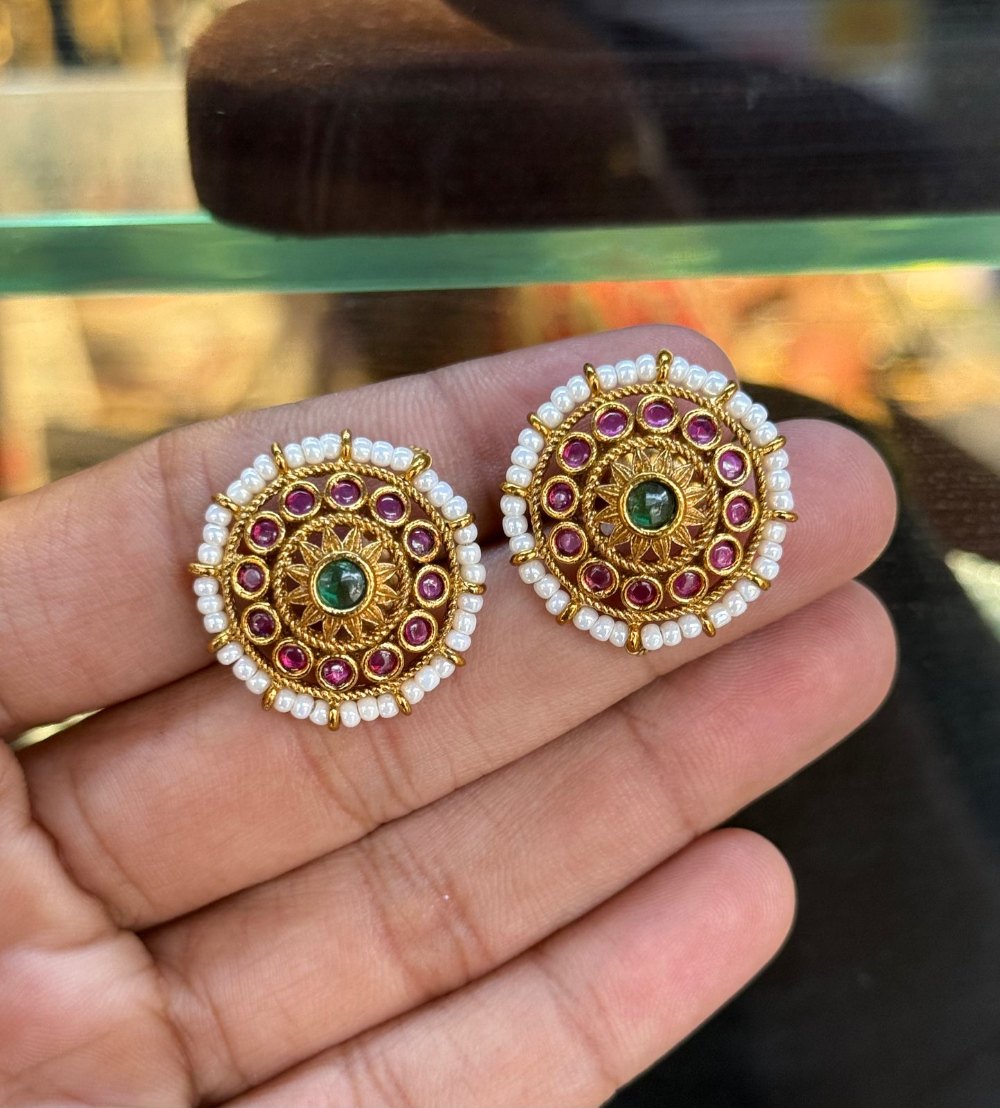 39836 Pota stone Mahanati studs with pearls makin