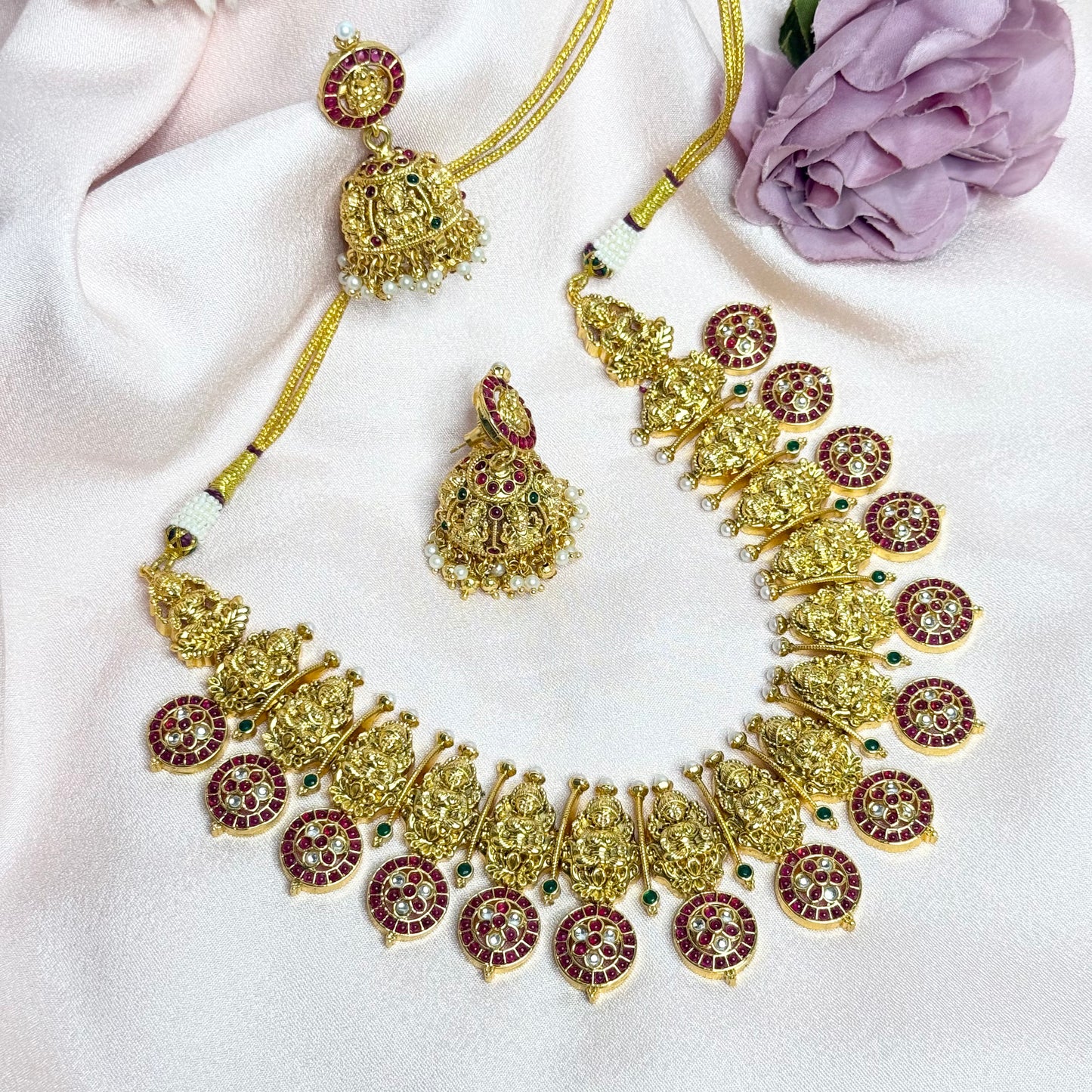 41101 Gehna for you - Lakshmi Bottumala short necklace with pota stones and detailed design