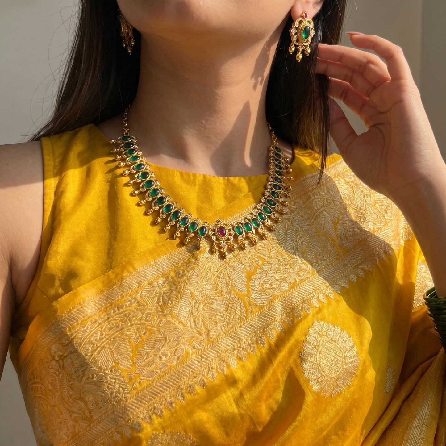 Gold polish pota stone necklace