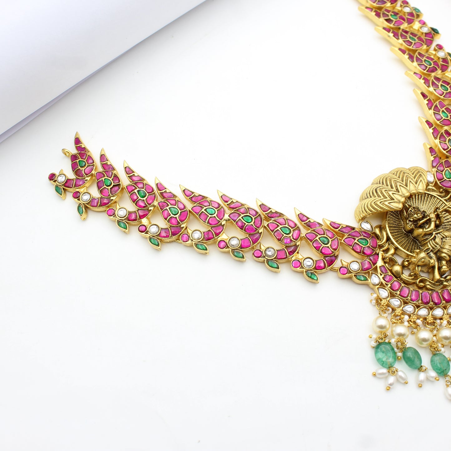 41560 Jadau Krishna Short Necklace