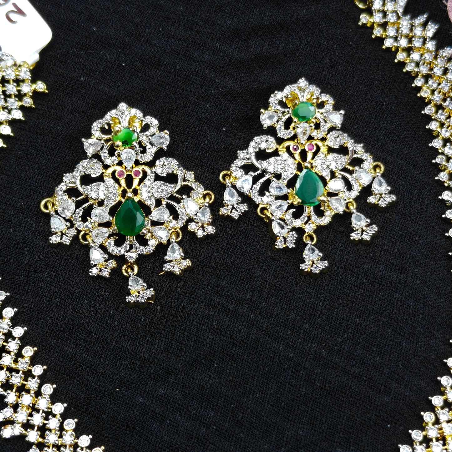 38554 Gj necklace with screwback earrings