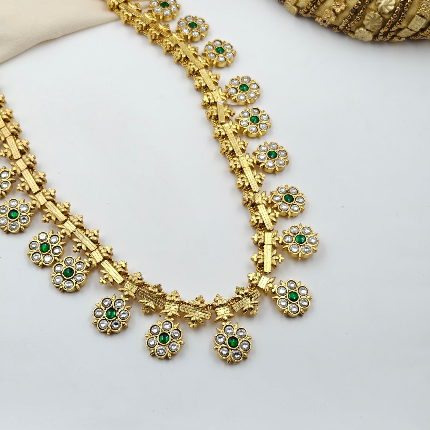 32974 Jadau bottumala long necklace