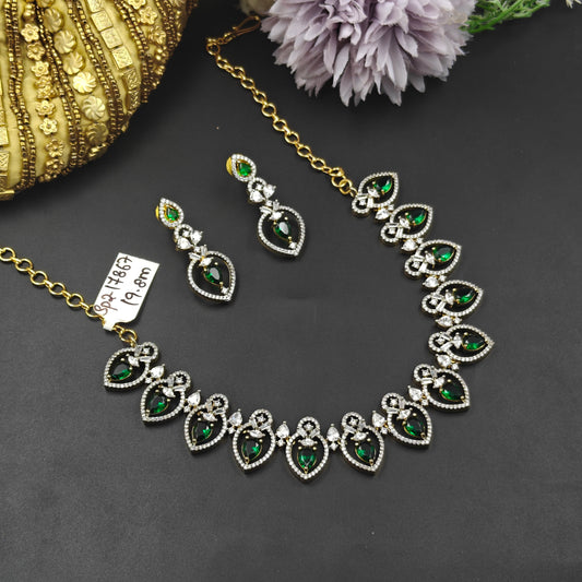 17867 GJ green stone necklace