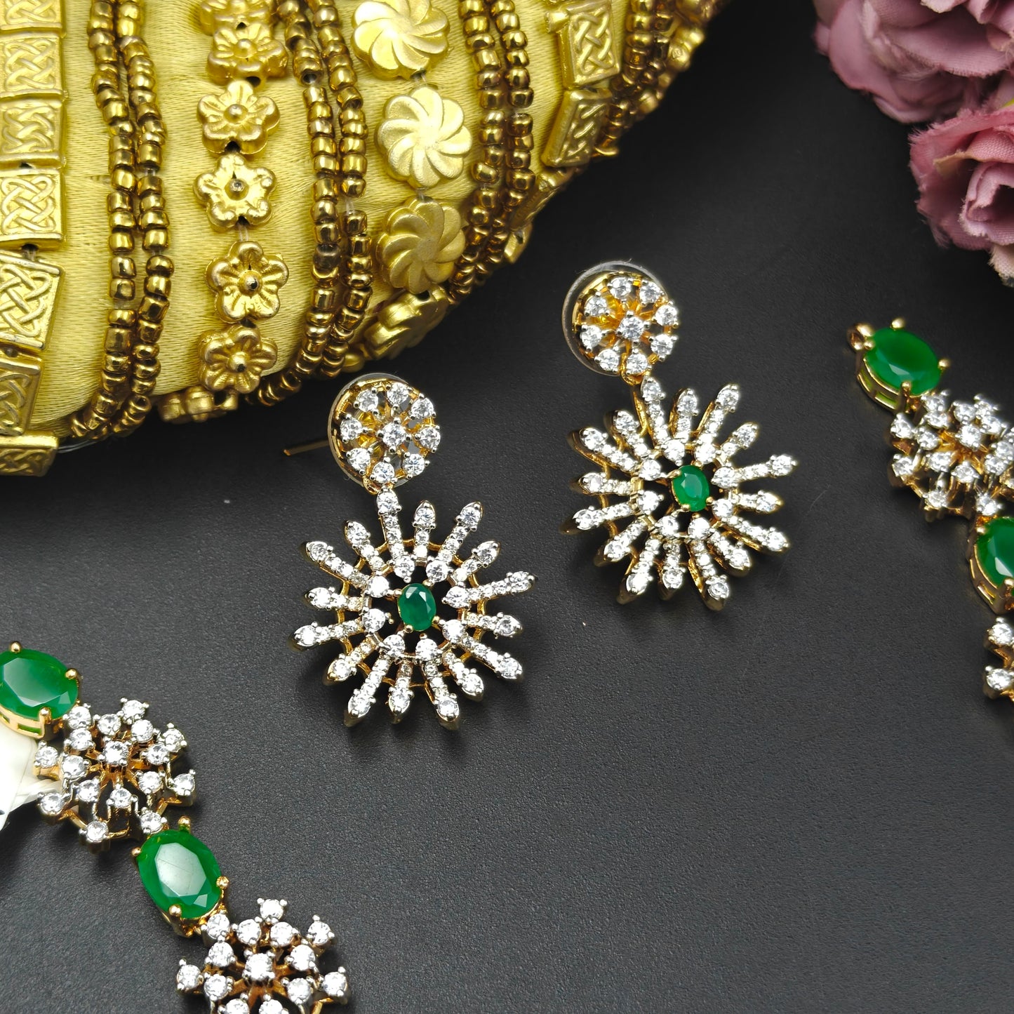 39643 Real diamond Look flower necklace with emerald stones