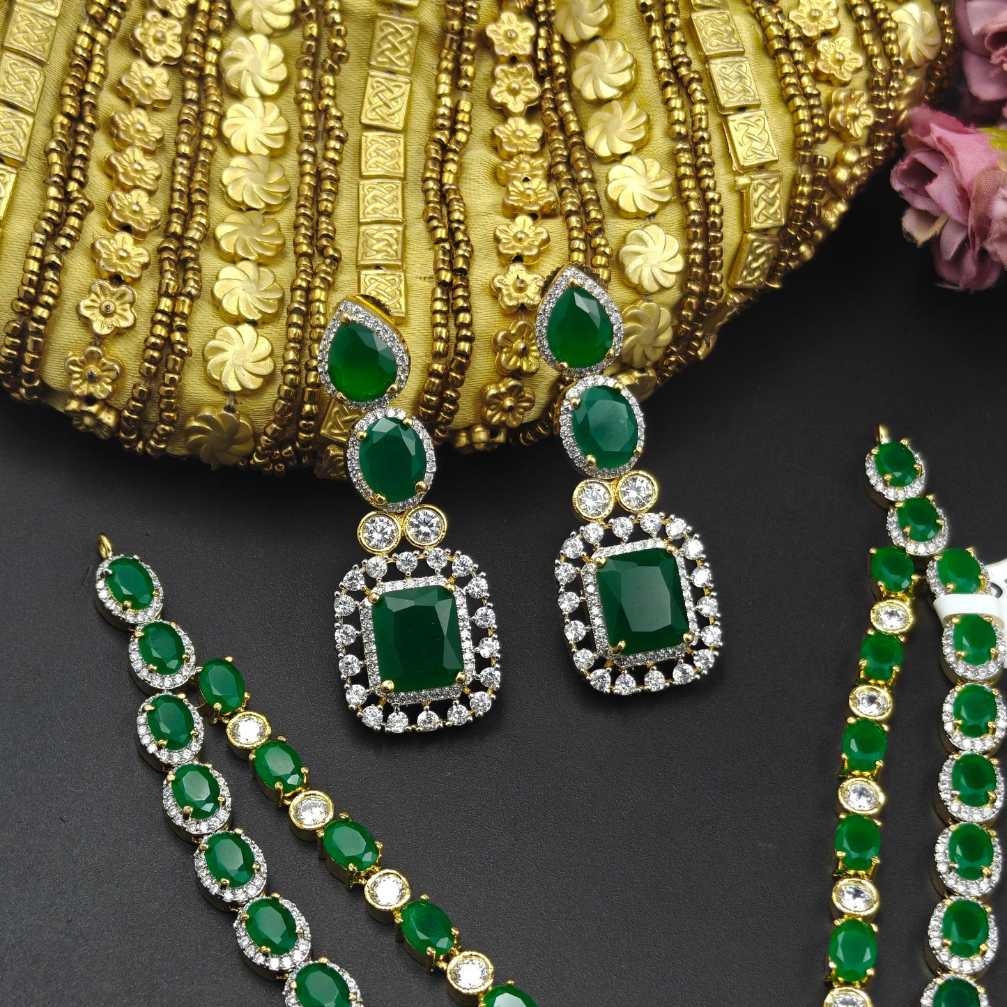 38609 GJ green stone necklace