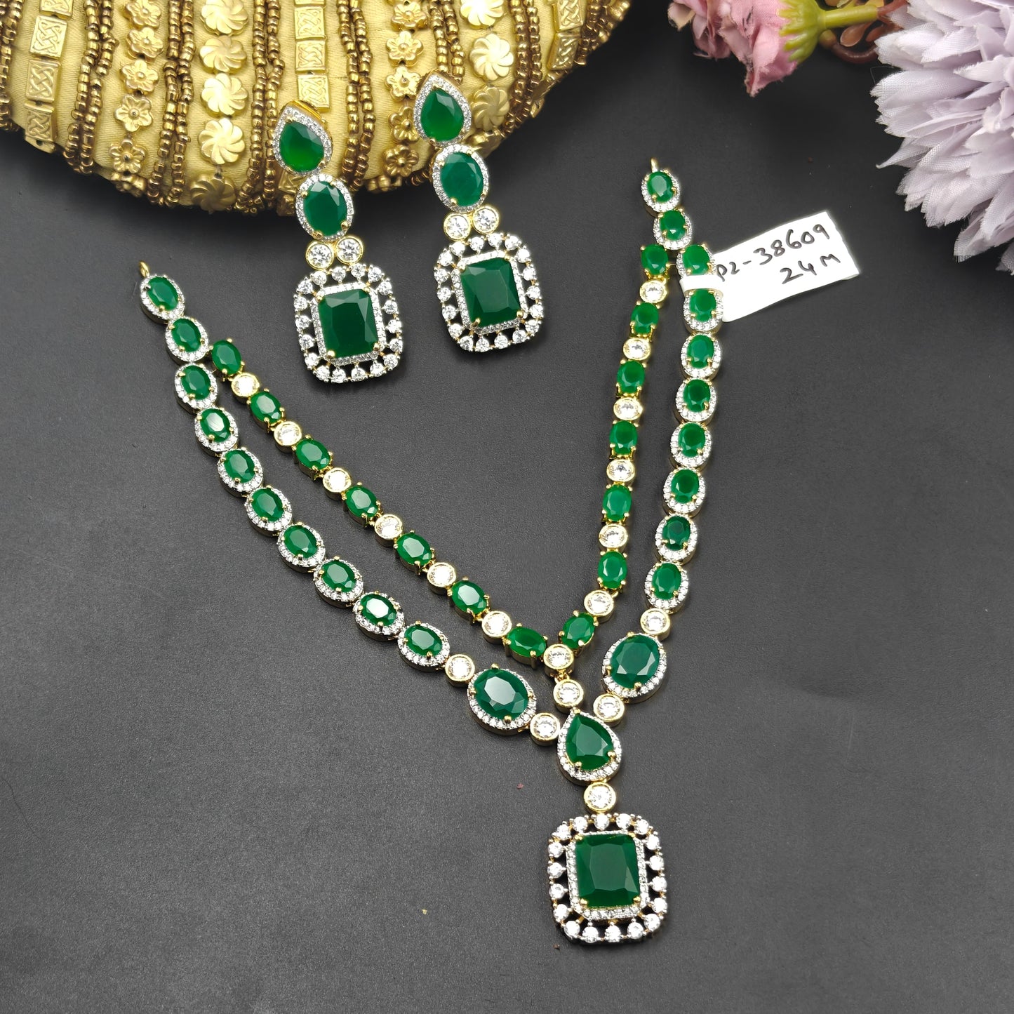 38609 GJ green stone necklace