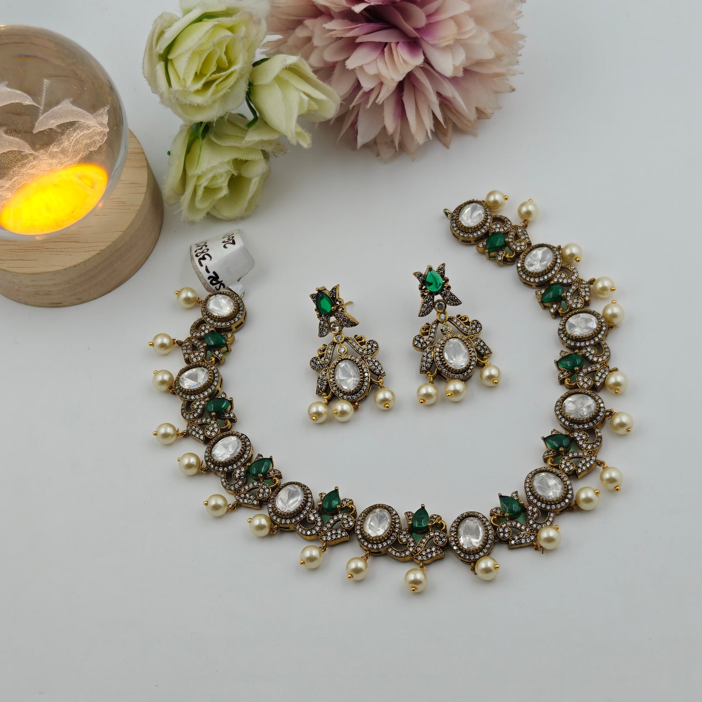 Victorian green stone short necklace