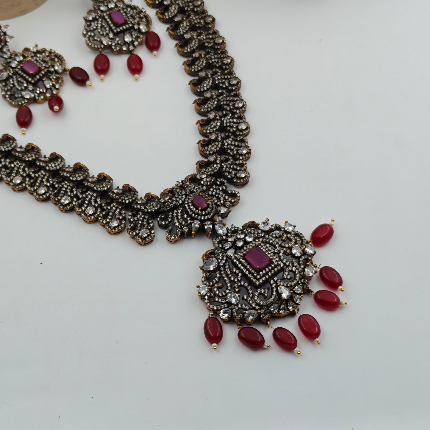 Victorian red short necklace